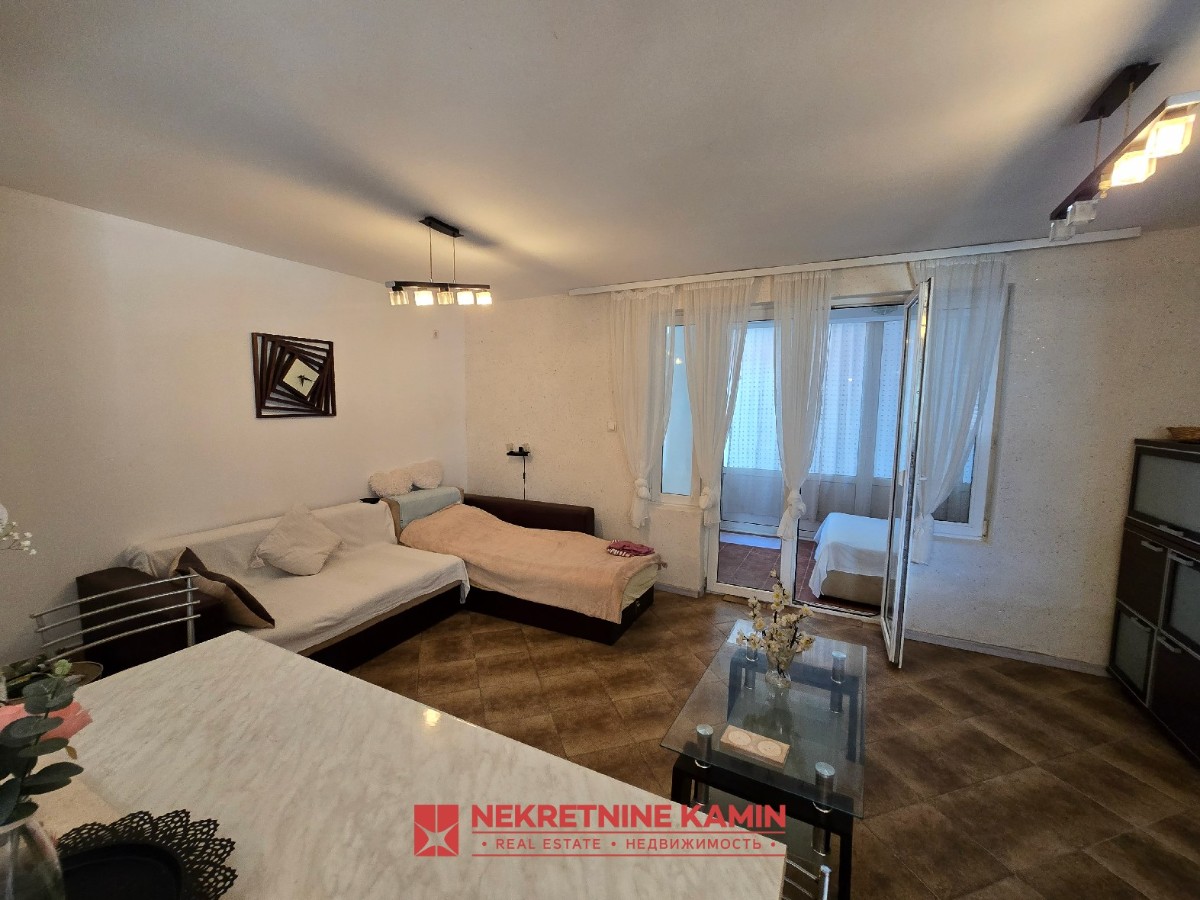 Garsonjera adaptirana u jednosoban stan, Gospoština, Budva